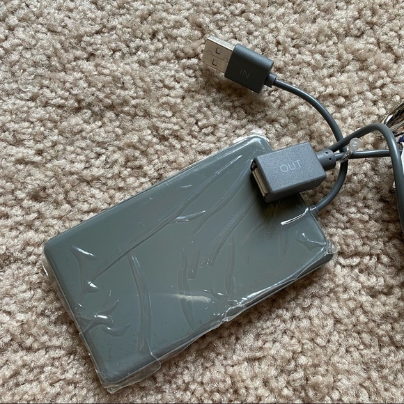 NWT Banana Republic Power Up Charging Pack with Mini Wallet/Purse - Picture 6 of 10